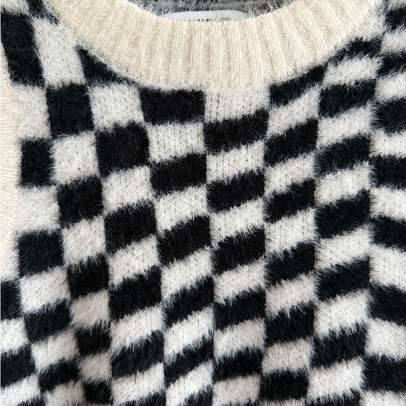 Black and White Sleeveless Crop Tank Top - Picture 5 of 6